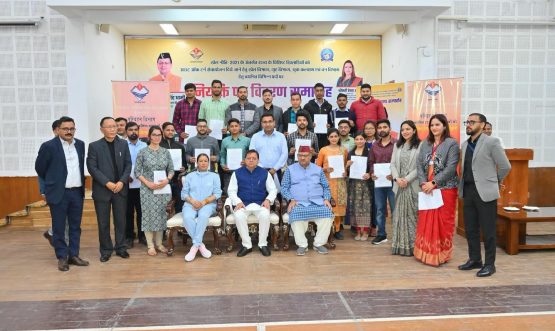 माननीय मुख्यमंत्री, उत्तराखंड सरकार द्वारा परिवहन विभाग, उत्तराखंड में चयनित कनिष्ठ सहायक को नियुक्ति पत्र वितरित किये गये (दिनांक- 24-05-2025)
