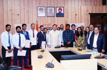 माननीय मुख्यमंत्री, उत्तराखंड सरकार द्वारा परिवहन विभाग, उत्तराखंड में चयनित संभागीय निरीक्षक (तकनीकी) को नियुक्ति पत्र वितरण (दिनांक: 31-03-2025)