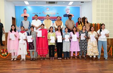 माननीय मुख्यमंत्री, उत्तराखंड सरकार द्वारा परिवहन विभाग, उत्तराखंड में चयनित प्रवर्तन आरक्षियों को नियुक्ति पत्र वितरित किये गये (दिनांक- 22-05-2025)