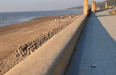 moti-daman-beach