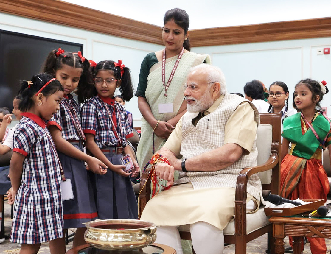 PM with KV Students