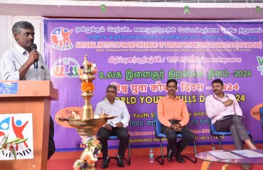 डॉ. ए. अमरनाथ, उप रजिस्ट्रार (ऑफिस) विशेष संबोधन देते हुए
