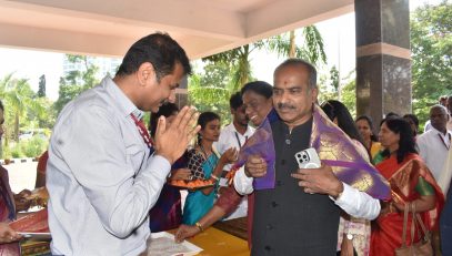 Dr.Nachiketa Rout presenting Shawl to Shri.P.C.Mohan, Chairman, Standing Committee on Social Justice and Empowerment