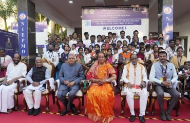 Group Photo with Divyangjans by Hon'ble Vice President of India