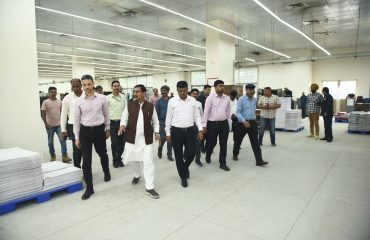 भारत सरकार मुद्रणालय, मिंटो रोड, नई दिल्ली का आवासन और शहरी कार्य माननीय राज्य मंत्री द्वारा निरीक्षण । (8)
