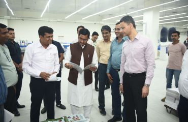 भारत सरकार मुद्रणालय, मिंटो रोड, नई दिल्ली का आवासन और शहरी कार्य माननीय राज्य मंत्री द्वारा निरीक्षण । (17)