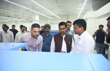 भारत सरकार मुद्रणालय, मिंटो रोड, नई दिल्ली का आवासन और शहरी कार्य माननीय राज्य मंत्री द्वारा निरीक्षण । (16)