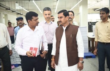 भारत सरकार मुद्रणालय, मिंटो रोड, नई दिल्ली का आवासन और शहरी कार्य माननीय राज्य मंत्री द्वारा निरीक्षण । (4)