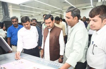 भारत सरकार मुद्रणालय, मिंटो रोड, नई दिल्ली का आवासन और शहरी कार्य माननीय राज्य मंत्री द्वारा निरीक्षण । (11)