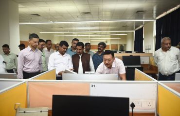 भारत सरकार मुद्रणालय, मिंटो रोड, नई दिल्ली का आवासन और शहरी कार्य माननीय राज्य मंत्री द्वारा निरीक्षण । (13)