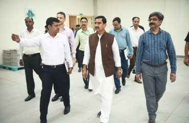 भारत सरकार मुद्रणालय, मिंटो रोड, नई दिल्ली का आवासन और शहरी कार्य माननीय राज्य मंत्री द्वारा निरीक्षण । (14)