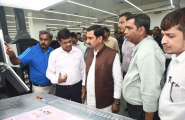 भारत सरकार मुद्रणालय, मिंटो रोड, नई दिल्ली का आवासन और शहरी कार्य माननीय राज्य मंत्री द्वारा निरीक्षण । (7)