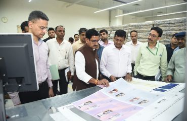 भारत सरकार मुद्रणालय, मिंटो रोड, नई दिल्ली का आवासन और शहरी कार्य माननीय राज्य मंत्री द्वारा निरीक्षण । (21)