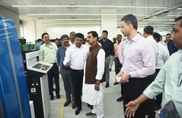 भारत सरकार मुद्रणालय, मिंटो रोड, नई दिल्ली का आवासन और शहरी कार्य माननीय राज्य मंत्री द्वारा निरीक्षण । (5)