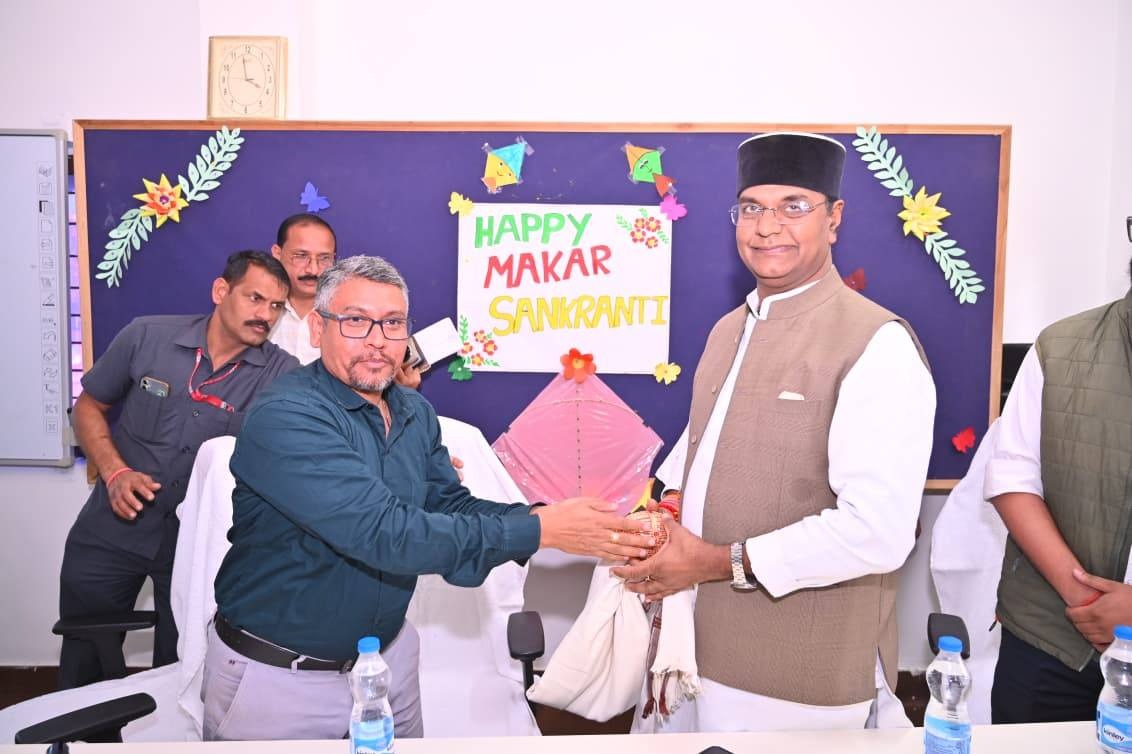 माननीय मंत्री श्री विश्वास कैलाश सारंग जी द्वारा मकर संक्रांति पर पतंग उत्सव सहभागिता