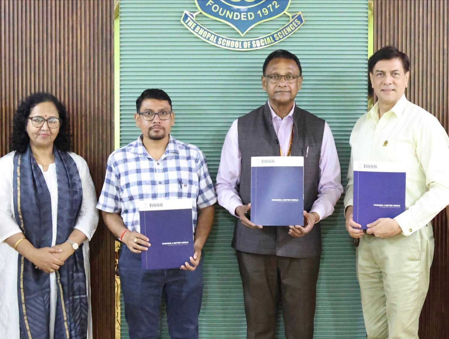 भोपाल स्कूल ऑफ सोशल साइंसेज के साथ समझौता ज्ञापन पर हस्ताक्षर