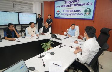 CM Reviews Rescue Operation at State Emergency Operations Centre (2)