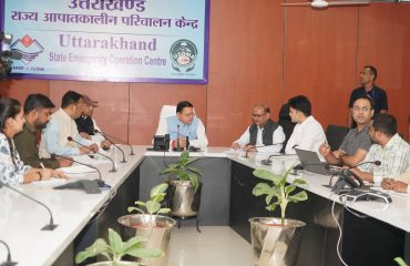 CM Reviews Rescue Operation at State Emergency Operations Centre (1)