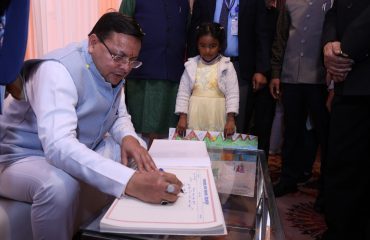 मुख्यमंत्री के हस्ताक्षर