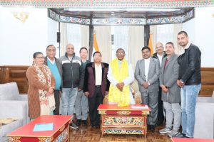 Members of the Ramotsav Samity, Gangtok, called on the Honourable Governor.