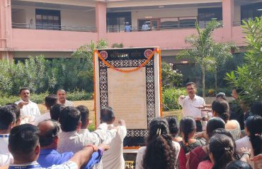 राज्यघटनेच्या प्रास्ताविकेचे वाचन करताना माननीय मुख्य कार्यकारी अधिकारी