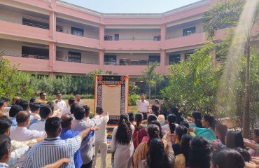 सर्व अधिकारी व कर्मचाऱ्यांनी संविधानाच्या प्रास्ताविकेचे वाचन केले