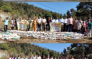 मुख्यमंत्री समृद्ध पंचायतराज अभियान अंतर्गत पंचायत समिती विक्रमगड श्रमदानातून वनराई बंधारे बांधले.