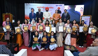 Group Photo Of Awardees with Hon'ble Governor