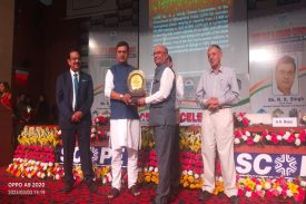 MD, UJVNL DR. SANDEEP SINGHAL BEING FELICITATED BY THE HON’BLE CENTRAL ENERGY MINISTER