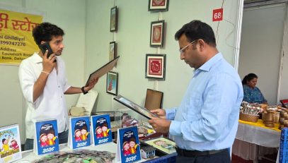 अपर सचिव , समाज कल्याण द्वारा जनजाति महोत्सव में स्टाॅल का निरीक्षण