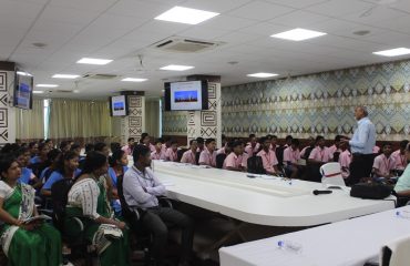 Shri Achaleshwar Singh, Director (Official Language), Department of Atomic Energy, Mumbai interacting with the students and teachers participating in the public awareness program