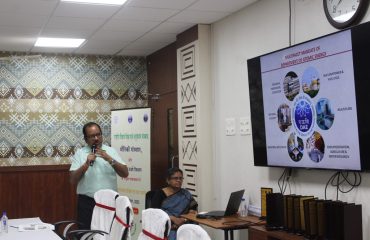 Shri Manoj Kumar Shukla, Assistant Director (Official Language), Department of Atomic Energy, Mumbai, presenting a lecture in the public awareness program