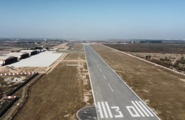 close projection of runway 30