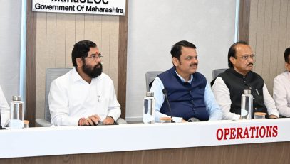 Hon’ble CM Shri Devendra Fadnavis (centre) with Hon’ble Deputy CM Shri Eknath Shinde (left) and Hon’ble Deputy CM Shri Ajit Pawar (right) at the SEOC inauguration.