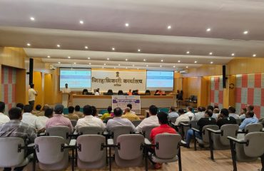 Mr. Muddasar, City Project Coordinator, UNDP, delivers a thematic presentation on “Fund Resilience, Not Disaster” during the training and awareness programme organized by DDMA Nashik on the International Day for Disaster Risk Reduction 2025.