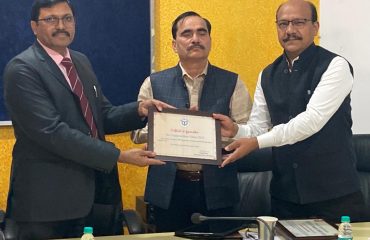 Moradabad Commissioner Awarding Prize