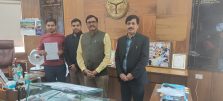 NIC Team Photograph with Moradabad Commissioner;?>