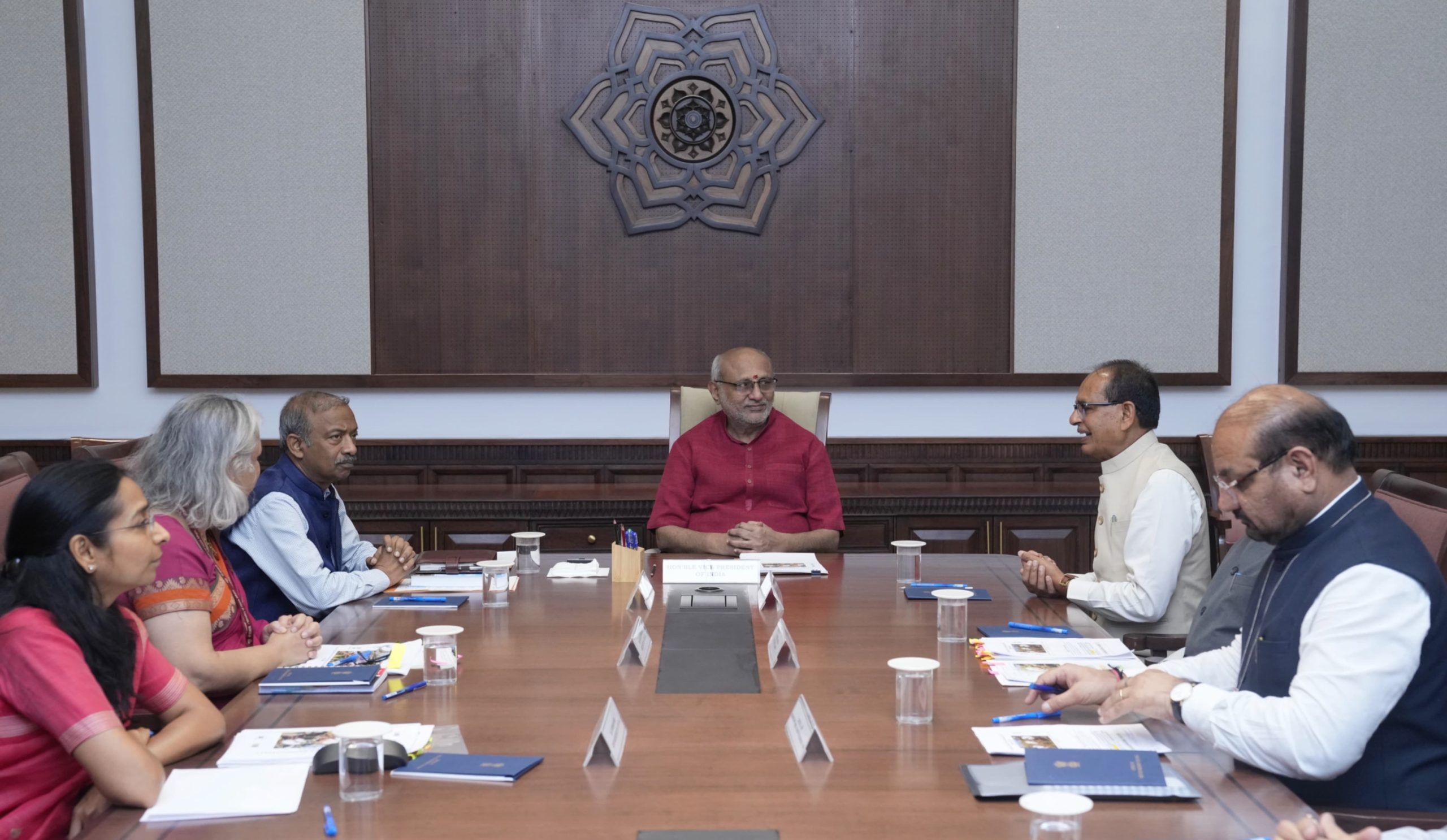 Vice President Shri C. P. Radhakrishnan was briefed on the Mission for Cotton Productivity (Kapas Kanti) by Union Minister of Agriculture & Farmers' Welfare and Rural Development Shri Shivraj Singh Chouhan and senior officials of the Ministries of Agriculture & Farmers' Welfare and Textiles at Uprashtrapati Bhavan on 07.07.2026