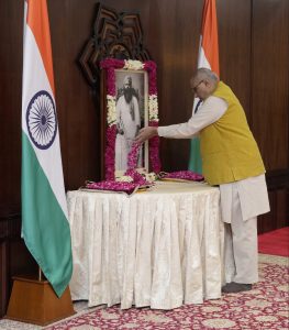 Vice-President Shri C. P. Radhakrishnan paid floral tributes to the great freedom fighter Thiru Subramania Siva at Uprashtrapati Bhawan on the occasion of his death anniversary(23.07.2026)