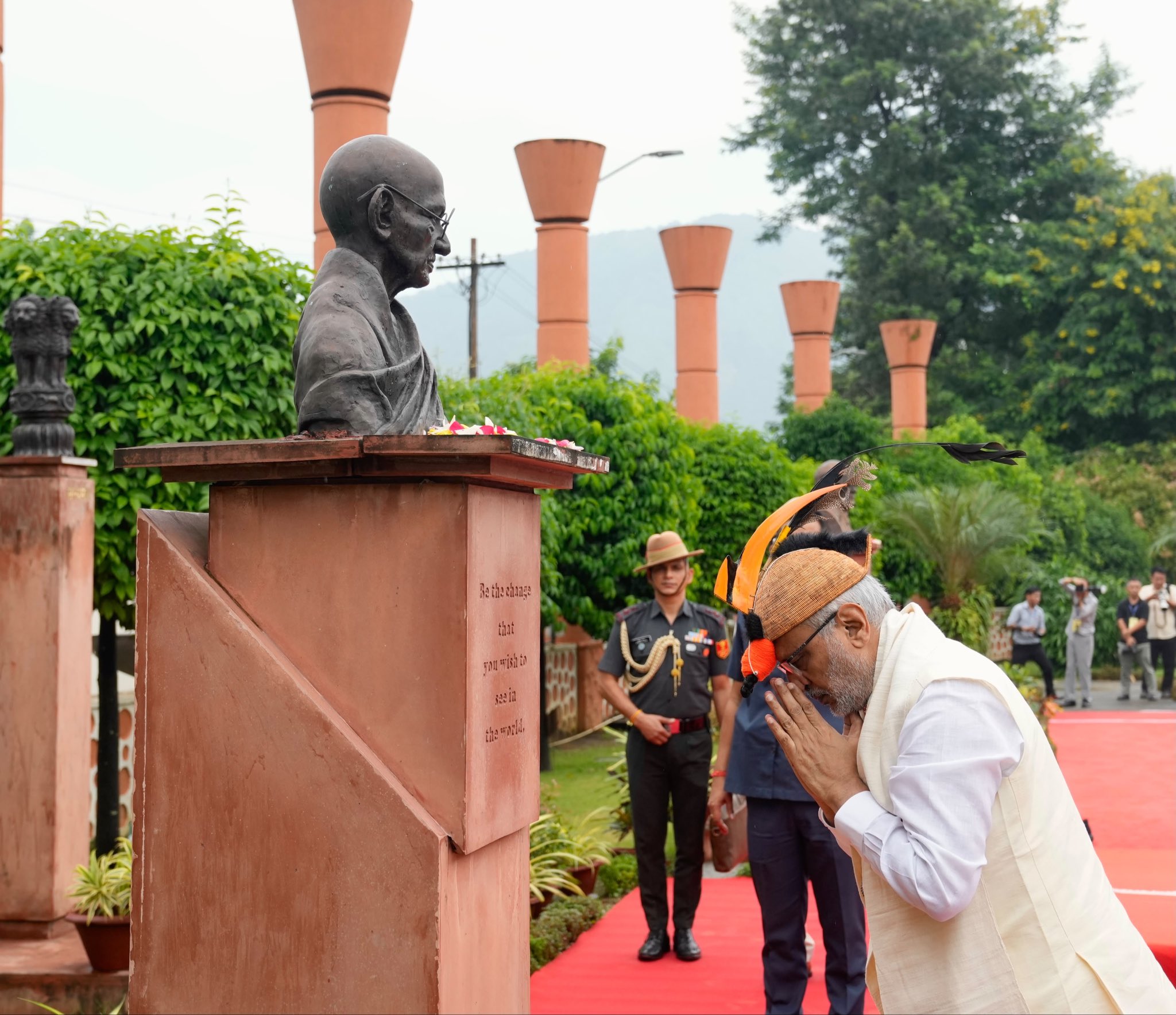 Vice President Shri C. P. Radhakrishnan paid floral tribute to the statue of Mahatma Gandhi and Babasaheb Dr. B. R. Ambedkar and was accorded a ceremonial Guard of Honour at the Arunachal Pradesh Legislative Assembly in Itanagar on 09.09.2026