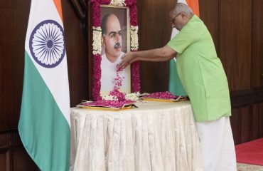 Radhakrishnan paid floral tributes to Dr. Syama Prasad Mookerjee at the Uprashtrapati Bhawan on his 125th birth anniversary (06.07.2026)