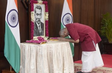 Vice President Shri C. P. Radhakrishnan paid floral tributes to eminent social reformer Rettamalai Srinivasan on the occasion of his birth anniversary at the Uprashtrapati Bhavan on 07.07.2026