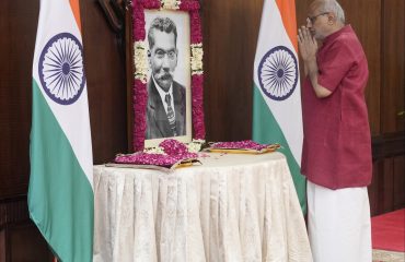 Vice President Shri C. P. Radhakrishnan paid floral tributes to eminent social reformer Rettamalai Srinivasan on the occasion of his birth anniversary at the Uprashtrapati Bhavan on 07.07.2026