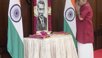 Vice President Shri C. P. Radhakrishnan paid floral tributes to eminent social reformer Rettamalai Srinivasan on the occasion of his birth anniversary at the Uprashtrapati Bhavan on 07.07.2026