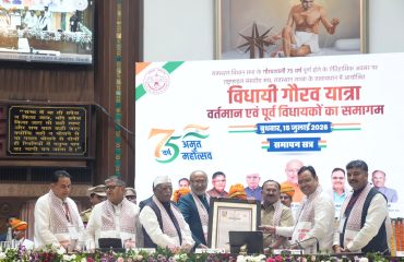 The Vice President Shri C. P. Radhakrishnan honoured the former and sitting Members of the Rajasthan Legislative Assembly during the Valedictory Session of Vidhayi Gaurav Yatra on 15.07.2026