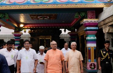 Vice President Shri C. P. Radhakrishnan offered prayers at Arulmigu Avinashi Lingeswarar Temple in Avinashi, Tiruppur on 22.07.2026