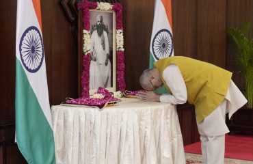 Vice-President Shri C. P. Radhakrishnan paid floral tributes to the great freedom fighter Thiru Subramania Siva at Uprashtrapati Bhawan on the occasion of his death anniversary(23.07.2026)