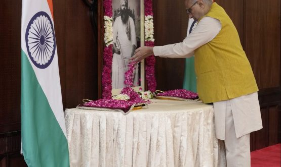 Vice-President Shri C. P. Radhakrishnan paid floral tributes to the great freedom fighter Thiru Subramania Siva at Uprashtrapati Bhawan on the occasion of his death anniversary(23.07.2026)