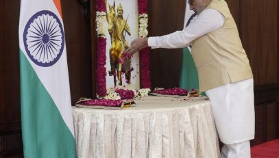 Vice President Shri C. P. Radhakrishnan paid floral tributes to freedom fighter Dheeran Chinnamalai at the Uprashtrapati Bhavan on the occasion of his death anniversary (03.08.2026)