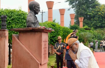 Vice President Shri C. P. Radhakrishnan paid floral tribute to the statue of Mahatma Gandhi and Babasaheb Dr. B. R. Ambedkar and was accorded a ceremonial Guard of Honour at the Arunachal Pradesh Legislative Assembly in Itanagar on 09.09.2026